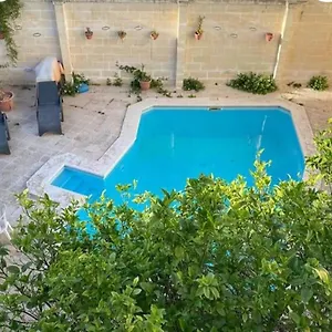 Séjour chez l'habitant Dornik, Ta Xbiex